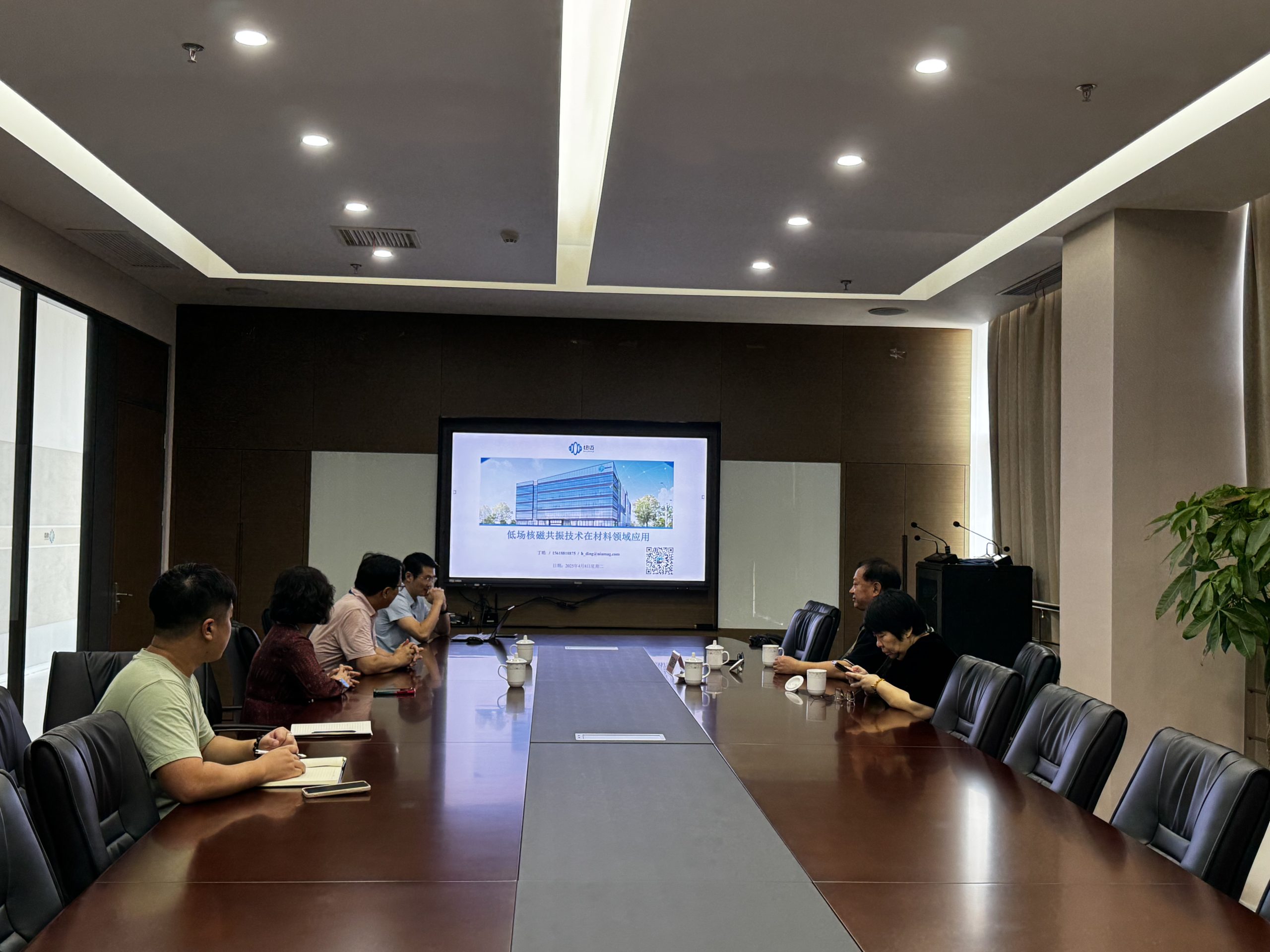 中国科学院江雷院士莅临AK手机网页版登录入口考察指导！
